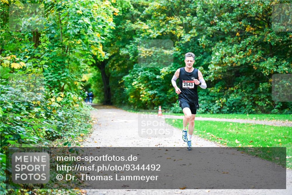 12.10.2025 - Bramfelder Halbmarathon 2025 Dr. Thomas Lammeyer http://msf.ph/oto/9344492 12.10.2025 10:09:48 Laufen 2543 meine-sportfotos.de