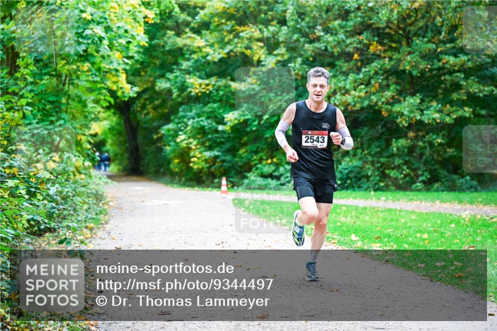 12.10.2025 - Bramfelder Halbmarathon 2025 Dr. Thomas Lammeyer http://msf.ph/oto/9344497 12.10.2025 10:09:49 Laufen 2543 meine-sportfotos.de