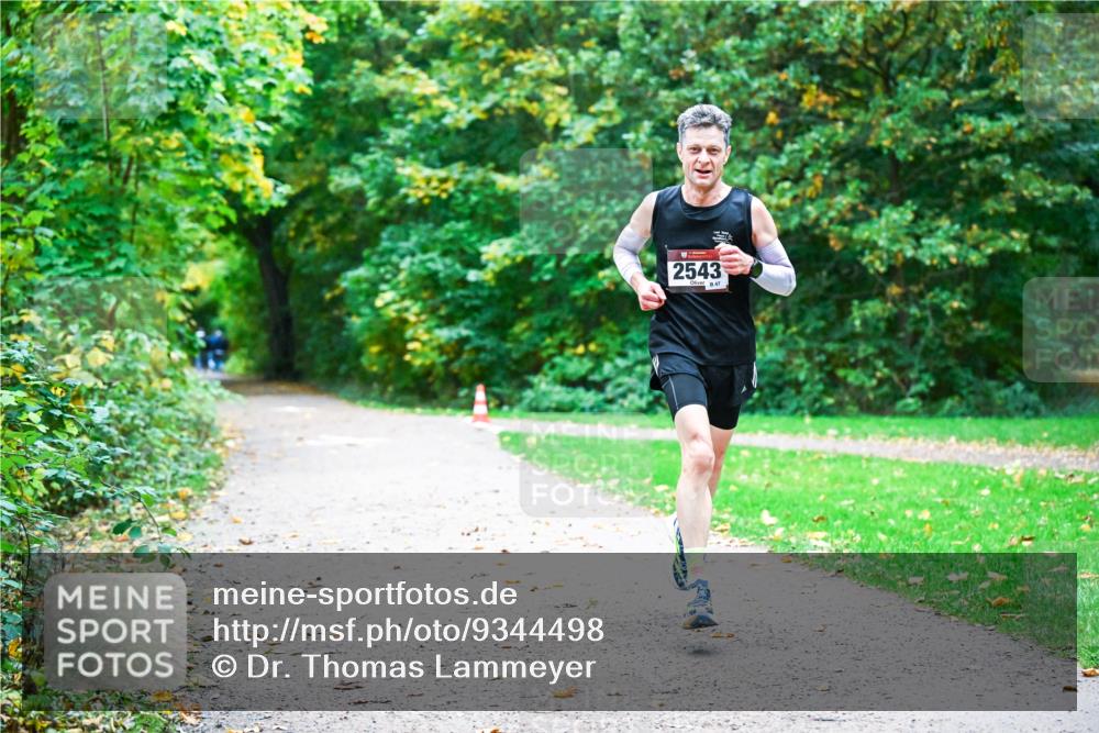 12.10.2025 - Bramfelder Halbmarathon 2025 Dr. Thomas Lammeyer http://msf.ph/oto/9344498 12.10.2025 10:09:49 Laufen 2543 meine-sportfotos.de