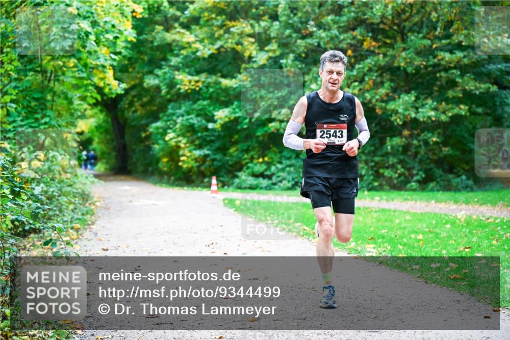 12.10.2025 - Bramfelder Halbmarathon 2025 Dr. Thomas Lammeyer http://msf.ph/oto/9344499 12.10.2025 10:09:49 Laufen 2543 meine-sportfotos.de