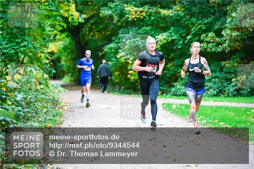 12.10.2025 - Bramfelder Halbmarathon 2025 Dr. Thomas Lammeyer http://msf.ph/oto/9344544 12.10.2025 10:10:59 Laufen 2431 meine-sportfotos.de