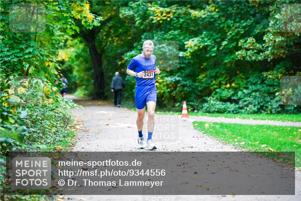 12.10.2025 - Bramfelder Halbmarathon 2025 Dr. Thomas Lammeyer http://msf.ph/oto/9344556 12.10.2025 10:11:02 Laufen 2431 meine-sportfotos.de