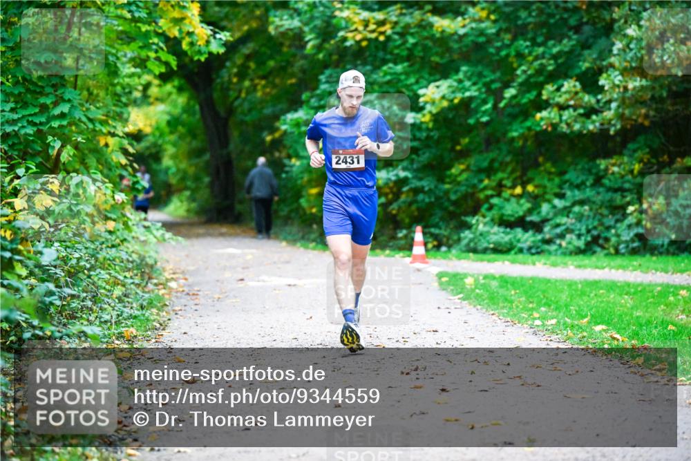 12.10.2025 - Bramfelder Halbmarathon 2025 Dr. Thomas Lammeyer http://msf.ph/oto/9344559 12.10.2025 10:11:02 Laufen 2431 meine-sportfotos.de
