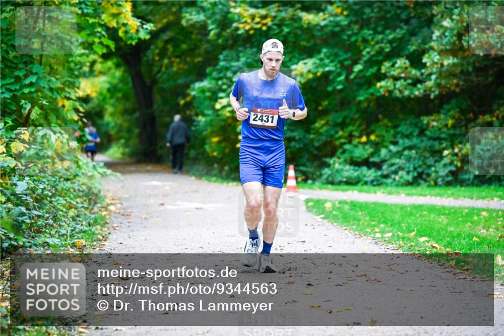 12.10.2025 - Bramfelder Halbmarathon 2025 Dr. Thomas Lammeyer http://msf.ph/oto/9344563 12.10.2025 10:11:02 Laufen 2431 meine-sportfotos.de