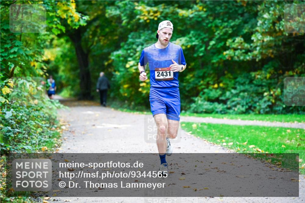 12.10.2025 - Bramfelder Halbmarathon 2025 Dr. Thomas Lammeyer http://msf.ph/oto/9344565 12.10.2025 10:11:03 Laufen 2431 meine-sportfotos.de