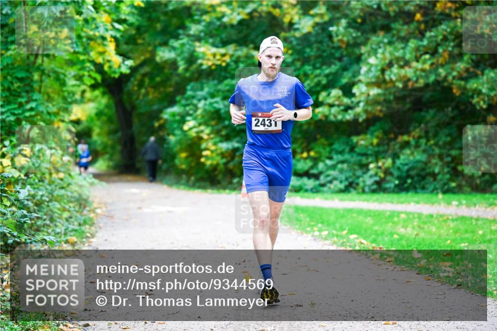 12.10.2025 - Bramfelder Halbmarathon 2025 Dr. Thomas Lammeyer http://msf.ph/oto/9344569 12.10.2025 10:11:03 Laufen 220, 2431 meine-sportfotos.de