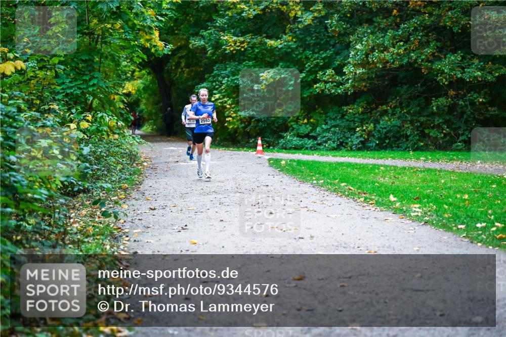 12.10.2025 - Bramfelder Halbmarathon 2025 Dr. Thomas Lammeyer http://msf.ph/oto/9344576 12.10.2025 10:11:11 Laufen 25, 30, 2593 meine-sportfotos.de