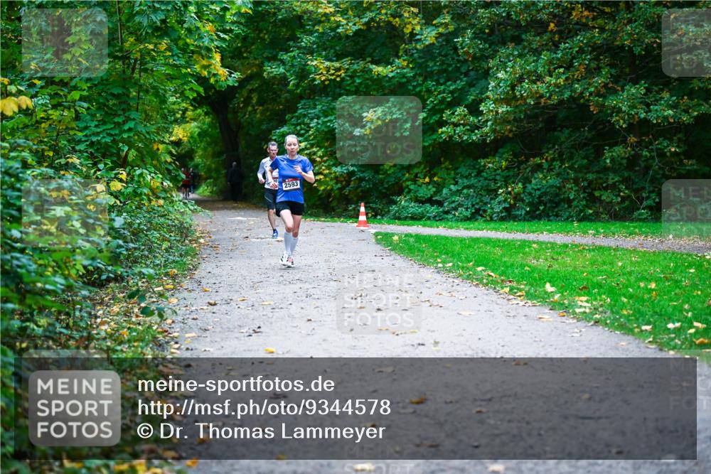 12.10.2025 - Bramfelder Halbmarathon 2025 Dr. Thomas Lammeyer http://msf.ph/oto/9344578 12.10.2025 10:11:12 Laufen 2593 meine-sportfotos.de