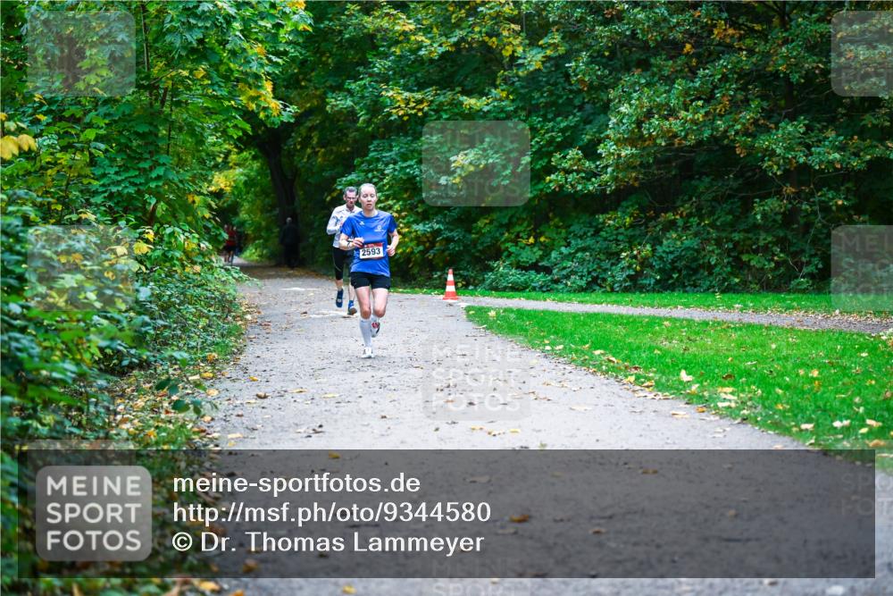 12.10.2025 - Bramfelder Halbmarathon 2025 Dr. Thomas Lammeyer http://msf.ph/oto/9344580 12.10.2025 10:11:12 Laufen 2593 meine-sportfotos.de