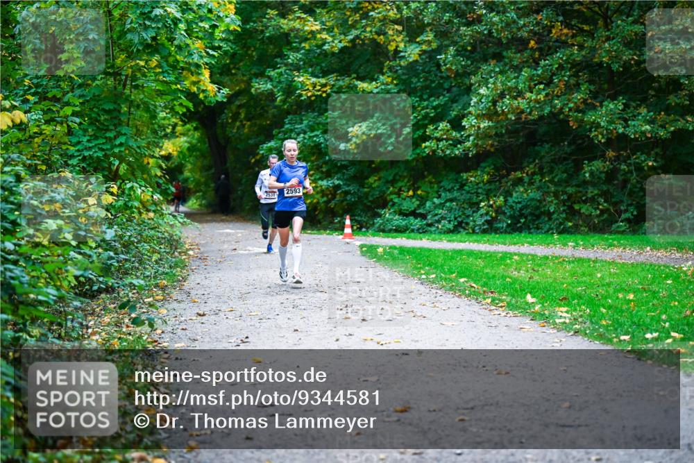 12.10.2025 - Bramfelder Halbmarathon 2025 Dr. Thomas Lammeyer http://msf.ph/oto/9344581 12.10.2025 10:11:12 Laufen 2530, 2593 meine-sportfotos.de