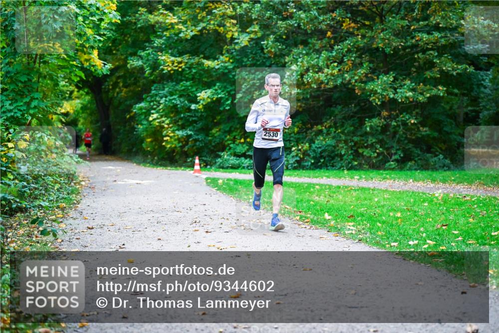 12.10.2025 - Bramfelder Halbmarathon 2025 Dr. Thomas Lammeyer http://msf.ph/oto/9344602 12.10.2025 10:11:15 Laufen 2530 meine-sportfotos.de