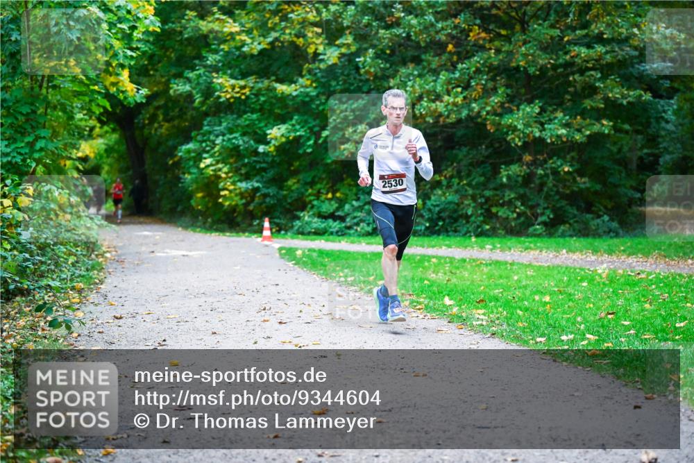 12.10.2025 - Bramfelder Halbmarathon 2025 Dr. Thomas Lammeyer http://msf.ph/oto/9344604 12.10.2025 10:11:16 Laufen 2530 meine-sportfotos.de