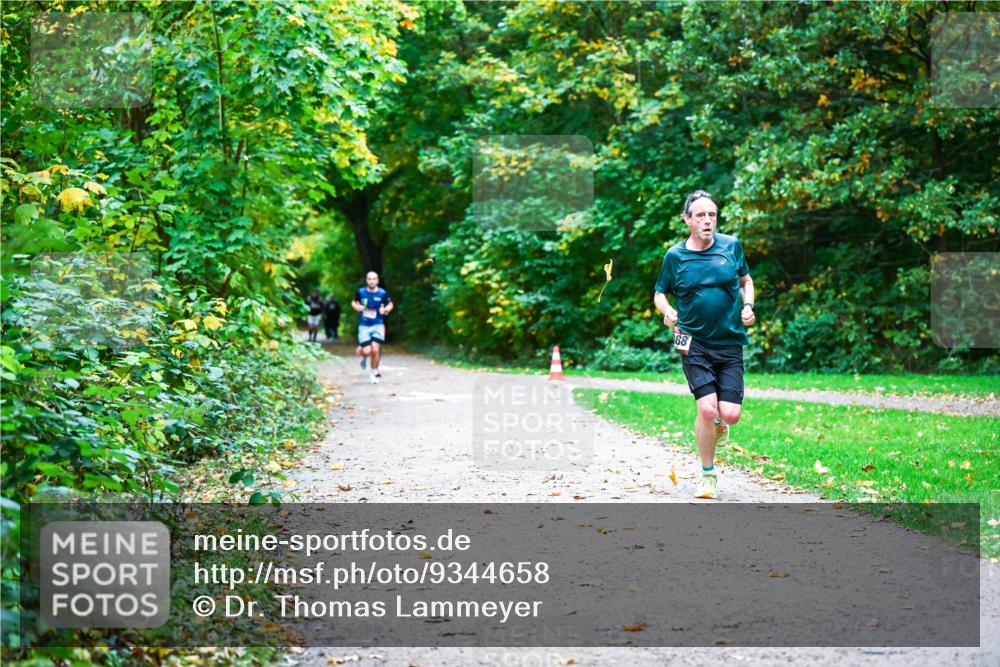 12.10.2025 - Bramfelder Halbmarathon 2025 Dr. Thomas Lammeyer http://msf.ph/oto/9344658 12.10.2025 10:11:31 Laufen 88 meine-sportfotos.de
