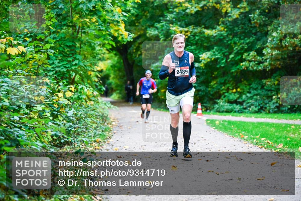 12.10.2025 - Bramfelder Halbmarathon 2025 Dr. Thomas Lammeyer http://msf.ph/oto/9344719 12.10.2025 10:11:44 Laufen 3, 2489 meine-sportfotos.de