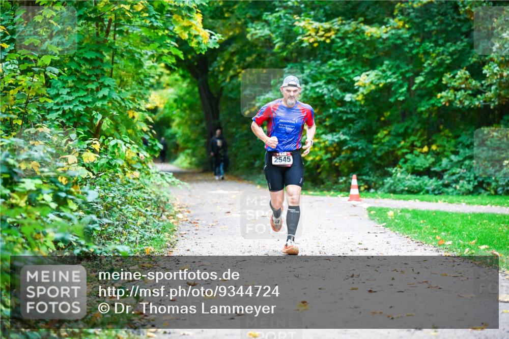 12.10.2025 - Bramfelder Halbmarathon 2025 Dr. Thomas Lammeyer http://msf.ph/oto/9344724 12.10.2025 10:11:47 Laufen 2545 meine-sportfotos.de