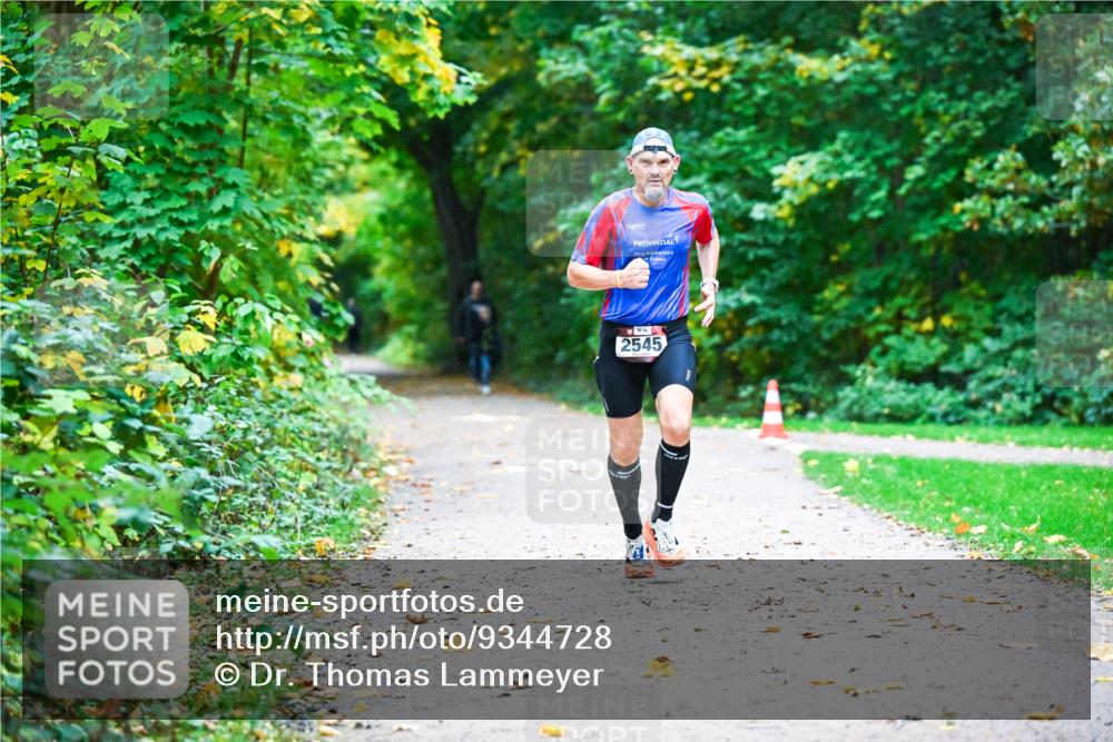 12.10.2025 - Bramfelder Halbmarathon 2025 Dr. Thomas Lammeyer http://msf.ph/oto/9344728 12.10.2025 10:11:47 Laufen 18, 2545 meine-sportfotos.de