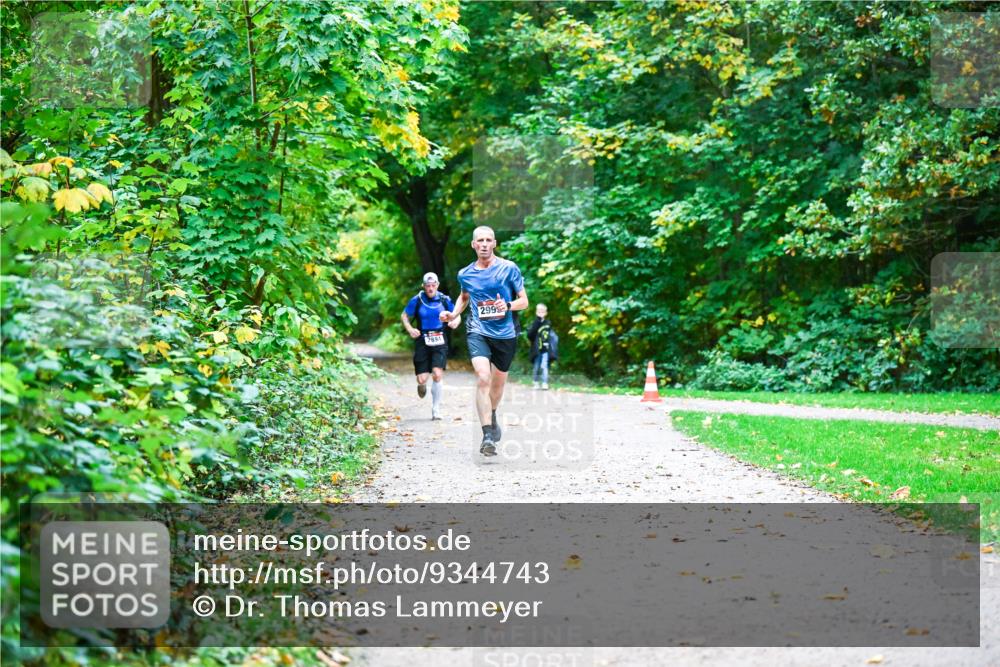 12.10.2025 - Bramfelder Halbmarathon 2025 Dr. Thomas Lammeyer http://msf.ph/oto/9344743 12.10.2025 10:12:00 Laufen 2894, 299 meine-sportfotos.de