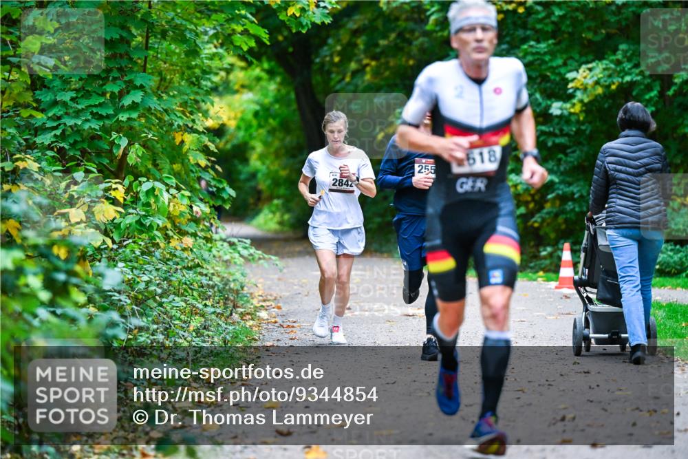 12.10.2025 - Bramfelder Halbmarathon 2025 Dr. Thomas Lammeyer http://msf.ph/oto/9344854 12.10.2025 10:12:47 Laufen 861, 2842, 1, 255, 618 meine-sportfotos.de