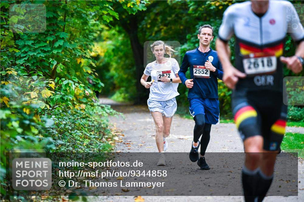 12.10.2025 - Bramfelder Halbmarathon 2025 Dr. Thomas Lammeyer http://msf.ph/oto/9344858 12.10.2025 10:12:48 Laufen 2552, 29, 32, 2618 meine-sportfotos.de