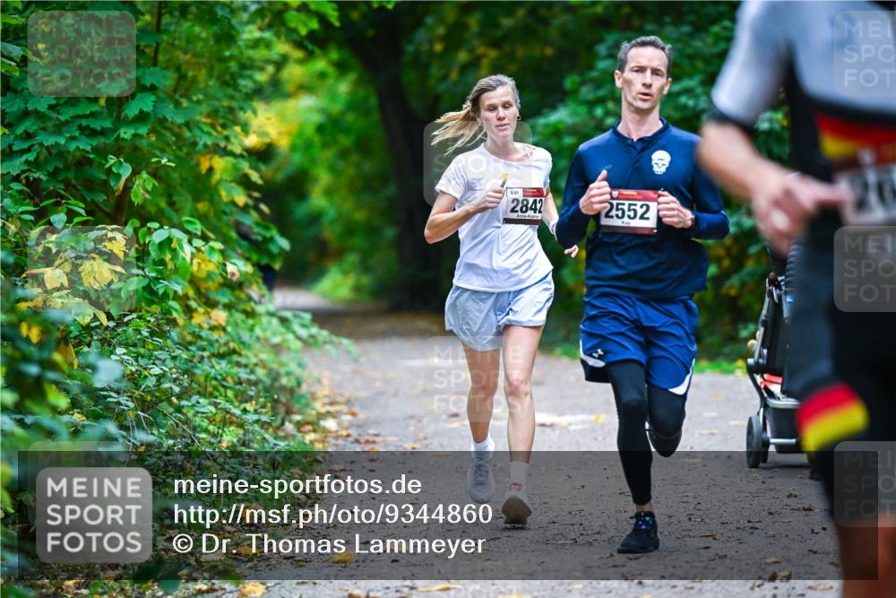 12.10.2025 - Bramfelder Halbmarathon 2025 Dr. Thomas Lammeyer http://msf.ph/oto/9344860 12.10.2025 10:12:49 Laufen 861, 2842, 2552 meine-sportfotos.de