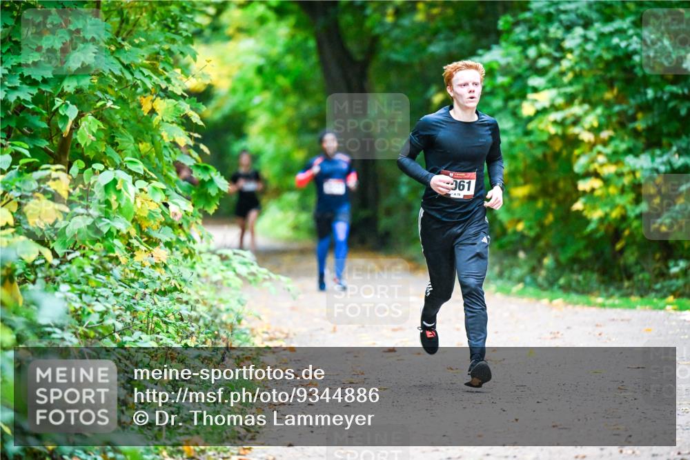 12.10.2025 - Bramfelder Halbmarathon 2025 Dr. Thomas Lammeyer http://msf.ph/oto/9344886 12.10.2025 10:12:58 Laufen 961 meine-sportfotos.de