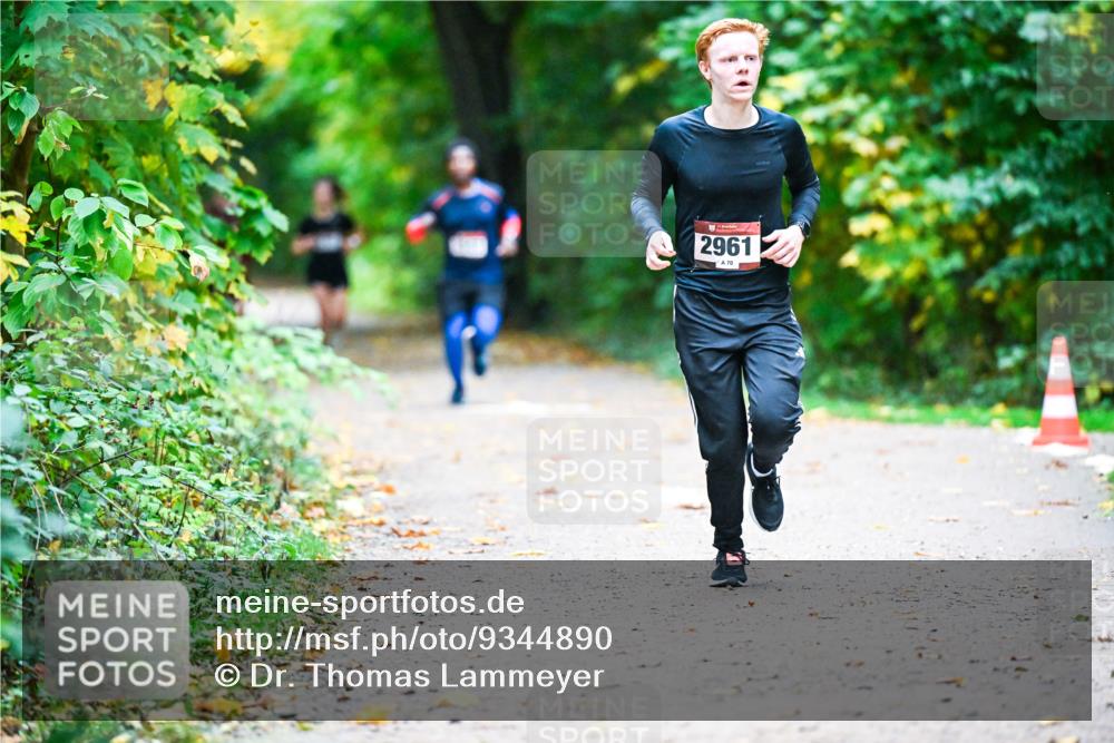 12.10.2025 - Bramfelder Halbmarathon 2025 Dr. Thomas Lammeyer http://msf.ph/oto/9344890 12.10.2025 10:12:59 Laufen 2961, 70 meine-sportfotos.de