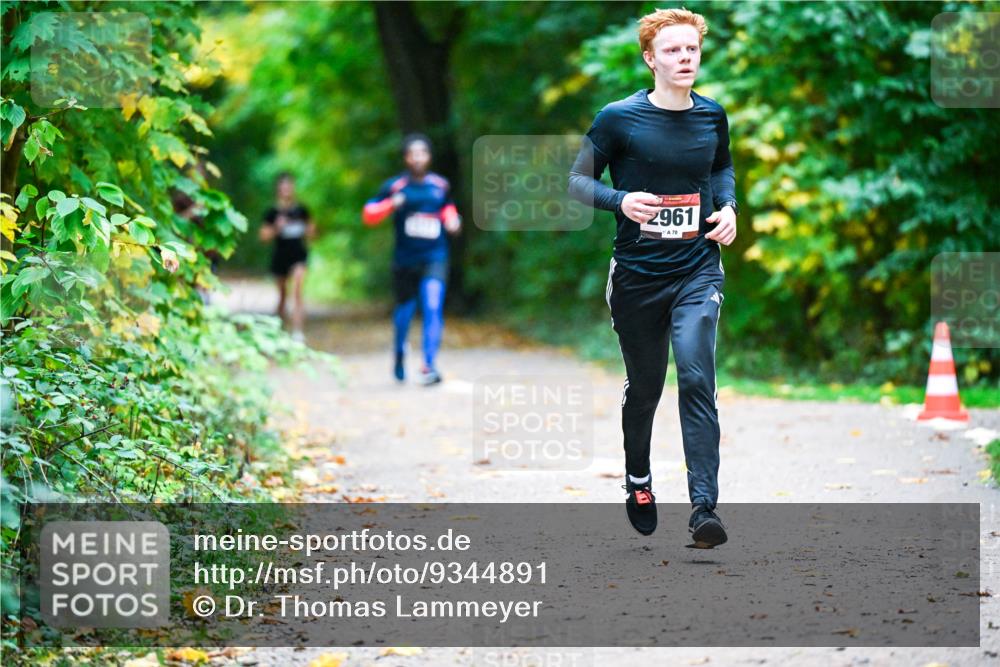 12.10.2025 - Bramfelder Halbmarathon 2025 Dr. Thomas Lammeyer http://msf.ph/oto/9344891 12.10.2025 10:12:59 Laufen 2961, 70 meine-sportfotos.de