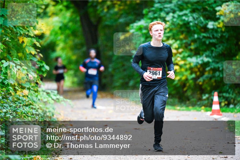 12.10.2025 - Bramfelder Halbmarathon 2025 Dr. Thomas Lammeyer http://msf.ph/oto/9344892 12.10.2025 10:12:59 Laufen 2961, 70 meine-sportfotos.de