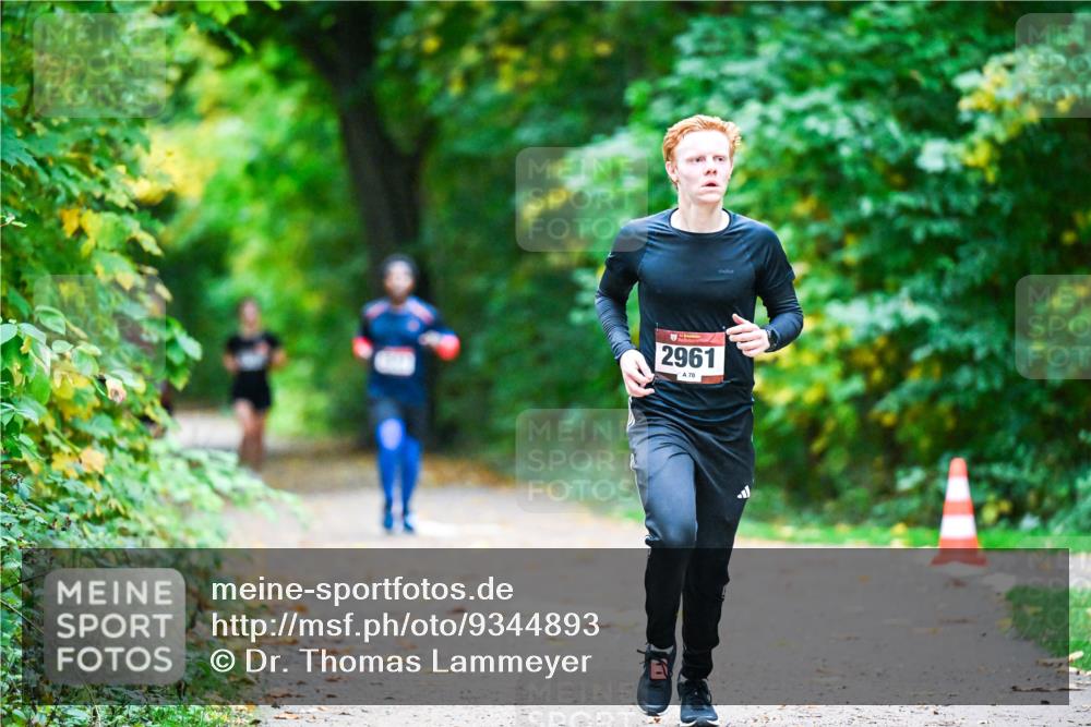 12.10.2025 - Bramfelder Halbmarathon 2025 Dr. Thomas Lammeyer http://msf.ph/oto/9344893 12.10.2025 10:12:59 Laufen 2961, 70 meine-sportfotos.de
