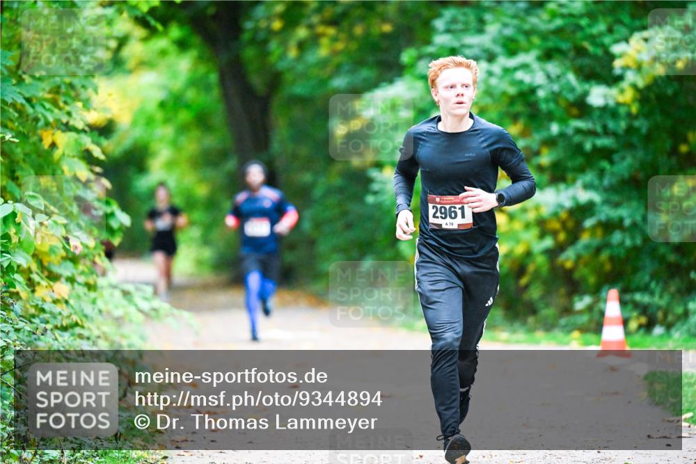 12.10.2025 - Bramfelder Halbmarathon 2025 Dr. Thomas Lammeyer http://msf.ph/oto/9344894 12.10.2025 10:12:59 Laufen 2961, 70 meine-sportfotos.de