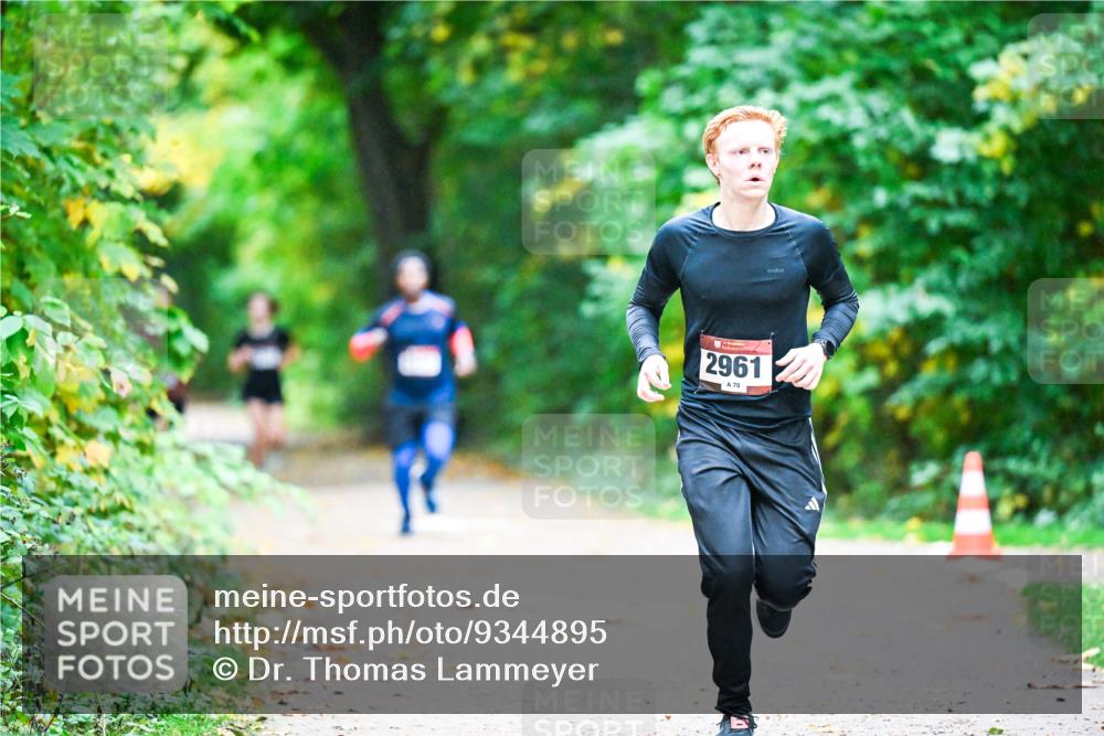 12.10.2025 - Bramfelder Halbmarathon 2025 Dr. Thomas Lammeyer http://msf.ph/oto/9344895 12.10.2025 10:12:59 Laufen 2961, 70 meine-sportfotos.de