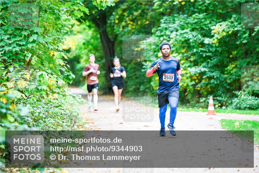 12.10.2025 - Bramfelder Halbmarathon 2025 Dr. Thomas Lammeyer http://msf.ph/oto/9344903 12.10.2025 10:13:04 Laufen 2502 meine-sportfotos.de
