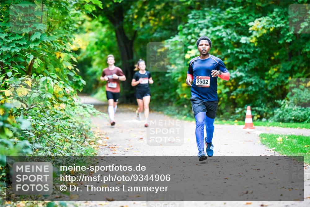 12.10.2025 - Bramfelder Halbmarathon 2025 Dr. Thomas Lammeyer http://msf.ph/oto/9344906 12.10.2025 10:13:04 Laufen 2502 meine-sportfotos.de