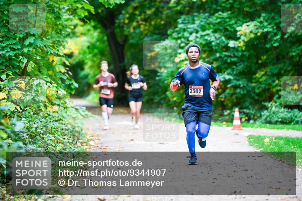 12.10.2025 - Bramfelder Halbmarathon 2025 Dr. Thomas Lammeyer http://msf.ph/oto/9344907 12.10.2025 10:13:04 Laufen 2502 meine-sportfotos.de