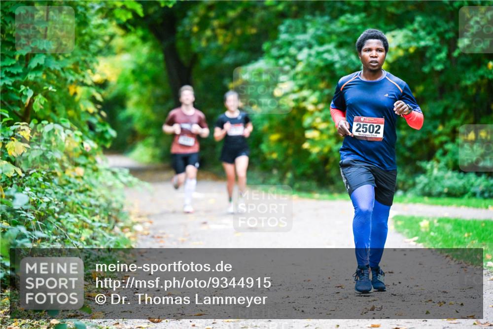 12.10.2025 - Bramfelder Halbmarathon 2025 Dr. Thomas Lammeyer http://msf.ph/oto/9344915 12.10.2025 10:13:05 Laufen 2502 meine-sportfotos.de