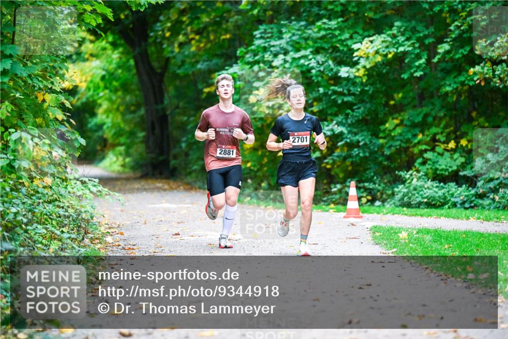 12.10.2025 - Bramfelder Halbmarathon 2025 Dr. Thomas Lammeyer http://msf.ph/oto/9344918 12.10.2025 10:13:08 Laufen 2881, 2701 meine-sportfotos.de