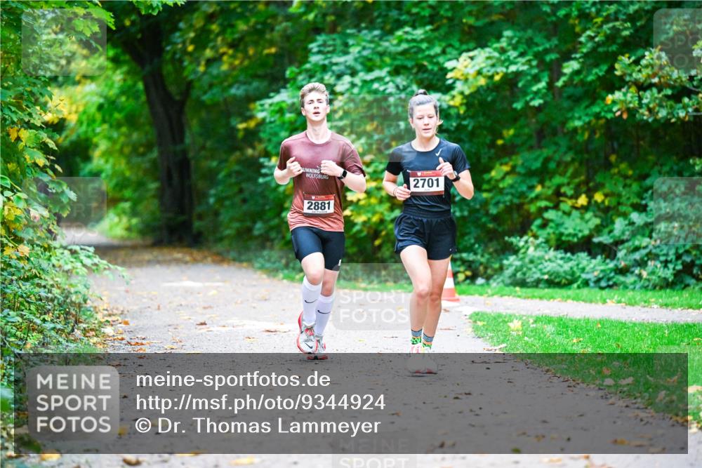 12.10.2025 - Bramfelder Halbmarathon 2025 Dr. Thomas Lammeyer http://msf.ph/oto/9344924 12.10.2025 10:13:08 Laufen 2881, 2701 meine-sportfotos.de