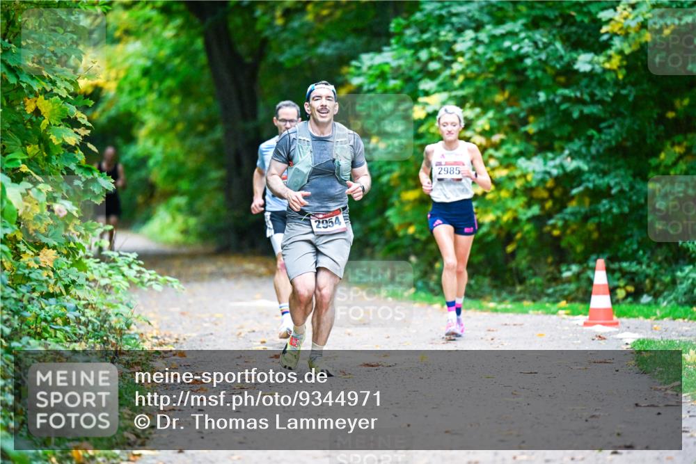 12.10.2025 - Bramfelder Halbmarathon 2025 Dr. Thomas Lammeyer http://msf.ph/oto/9344971 12.10.2025 10:13:29 Laufen 2954, 2985 meine-sportfotos.de