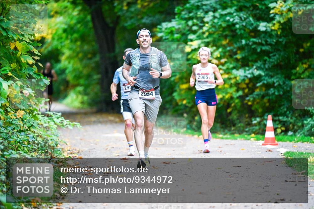 12.10.2025 - Bramfelder Halbmarathon 2025 Dr. Thomas Lammeyer http://msf.ph/oto/9344972 12.10.2025 10:13:29 Laufen 298, 2954, 2985 meine-sportfotos.de