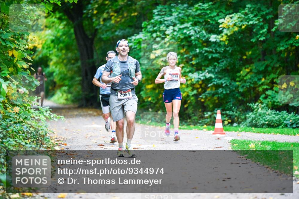 12.10.2025 - Bramfelder Halbmarathon 2025 Dr. Thomas Lammeyer http://msf.ph/oto/9344974 12.10.2025 10:13:29 Laufen 985, 2954, 11013 meine-sportfotos.de