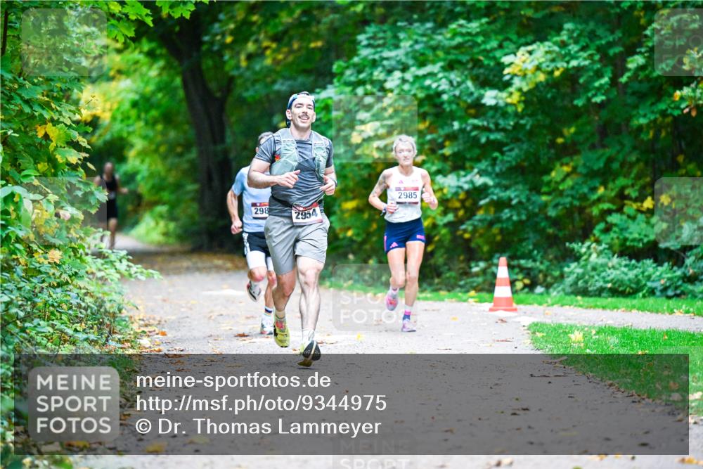 12.10.2025 - Bramfelder Halbmarathon 2025 Dr. Thomas Lammeyer http://msf.ph/oto/9344975 12.10.2025 10:13:29 Laufen 298, 2954, 2985 meine-sportfotos.de