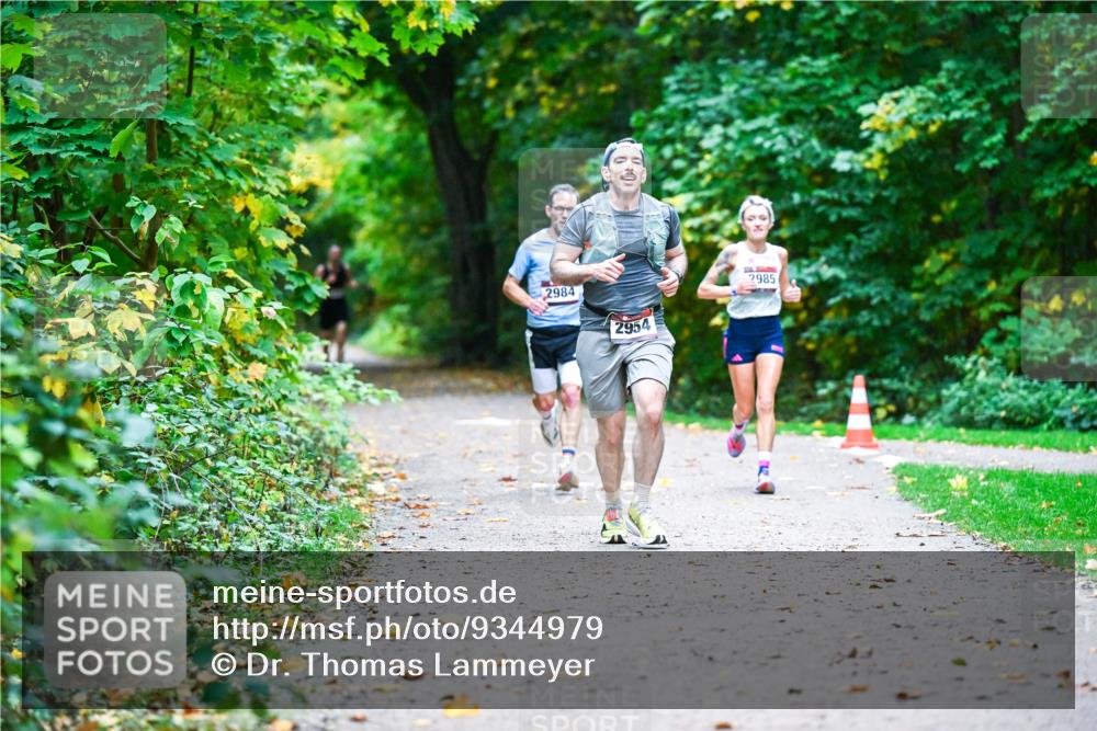 12.10.2025 - Bramfelder Halbmarathon 2025 Dr. Thomas Lammeyer http://msf.ph/oto/9344979 12.10.2025 10:13:30 Laufen 2984, 2954, 2985 meine-sportfotos.de
