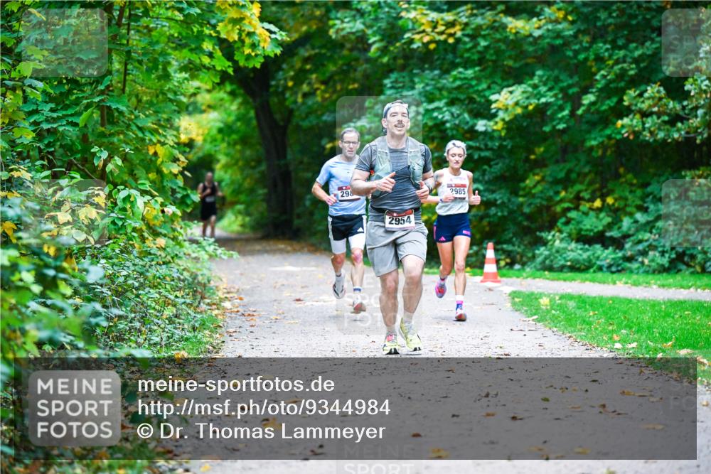 12.10.2025 - Bramfelder Halbmarathon 2025 Dr. Thomas Lammeyer http://msf.ph/oto/9344984 12.10.2025 10:13:30 Laufen 298, 2954, 2985 meine-sportfotos.de