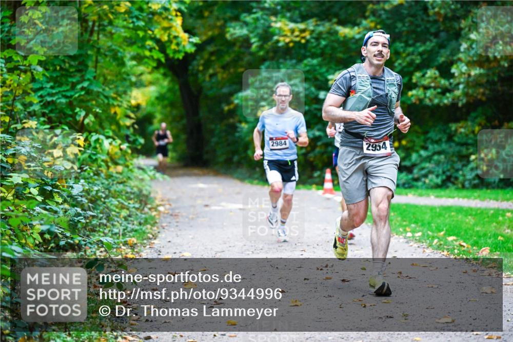 12.10.2025 - Bramfelder Halbmarathon 2025 Dr. Thomas Lammeyer http://msf.ph/oto/9344996 12.10.2025 10:13:32 Laufen 2984, 2954 meine-sportfotos.de