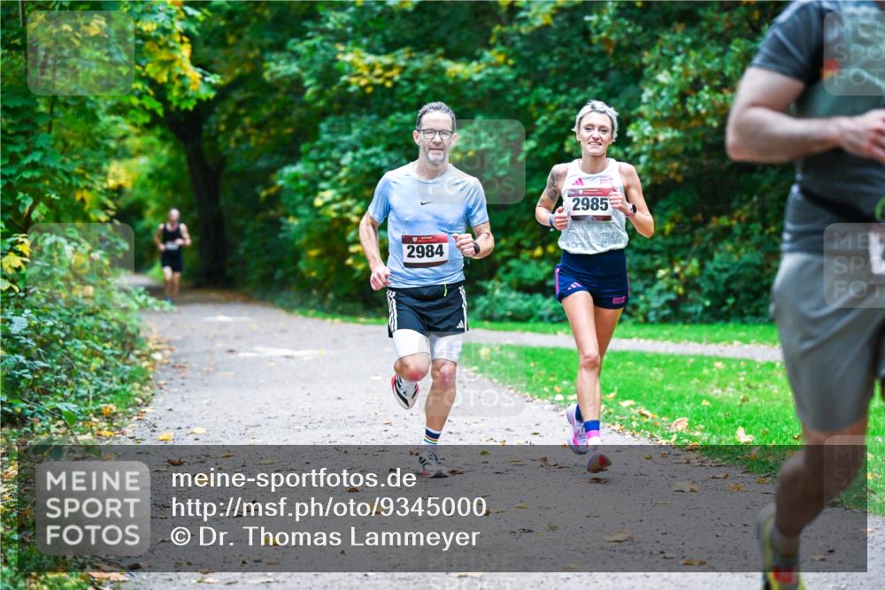 12.10.2025 - Bramfelder Halbmarathon 2025 Dr. Thomas Lammeyer http://msf.ph/oto/9345000 12.10.2025 10:13:33 Laufen 2984, 2985 meine-sportfotos.de