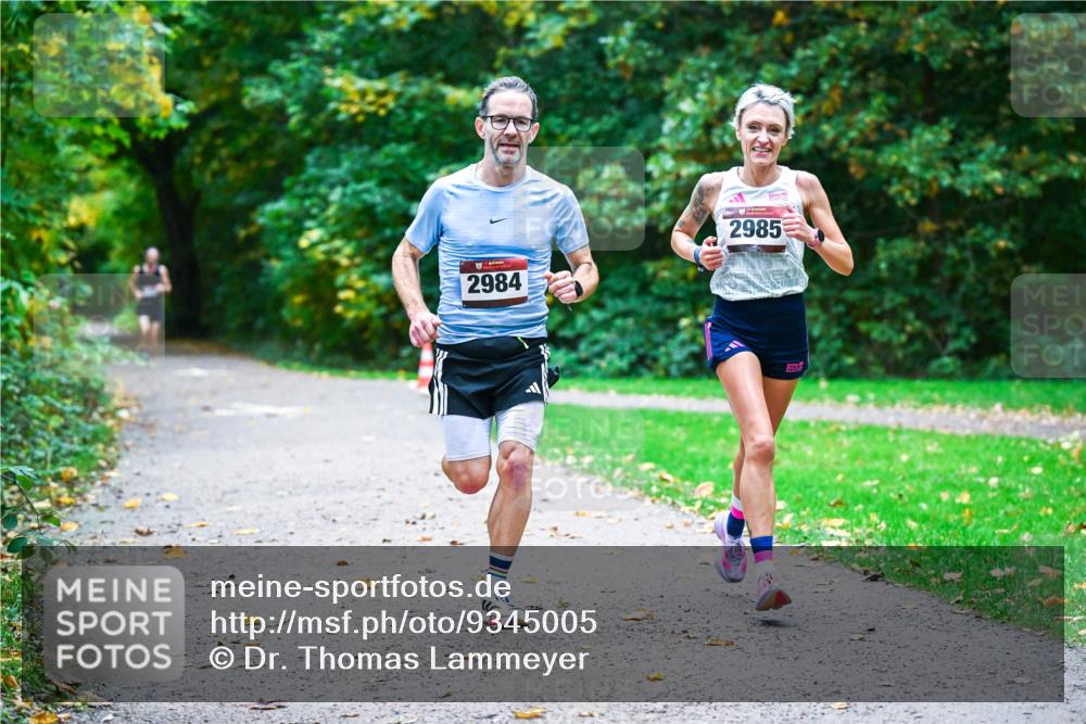 12.10.2025 - Bramfelder Halbmarathon 2025 Dr. Thomas Lammeyer http://msf.ph/oto/9345005 12.10.2025 10:13:34 Laufen 2984, 2985 meine-sportfotos.de