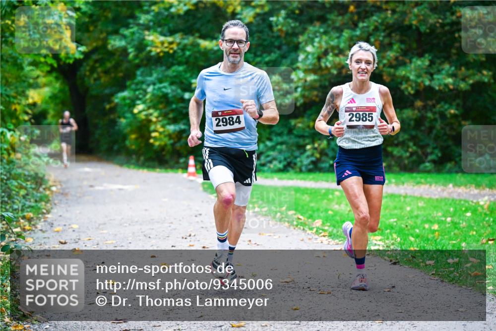 12.10.2025 - Bramfelder Halbmarathon 2025 Dr. Thomas Lammeyer http://msf.ph/oto/9345006 12.10.2025 10:13:34 Laufen 2984, 2985 meine-sportfotos.de