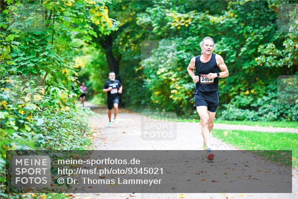 12.10.2025 - Bramfelder Halbmarathon 2025 Dr. Thomas Lammeyer http://msf.ph/oto/9345021 12.10.2025 10:13:41 Laufen 2490 meine-sportfotos.de