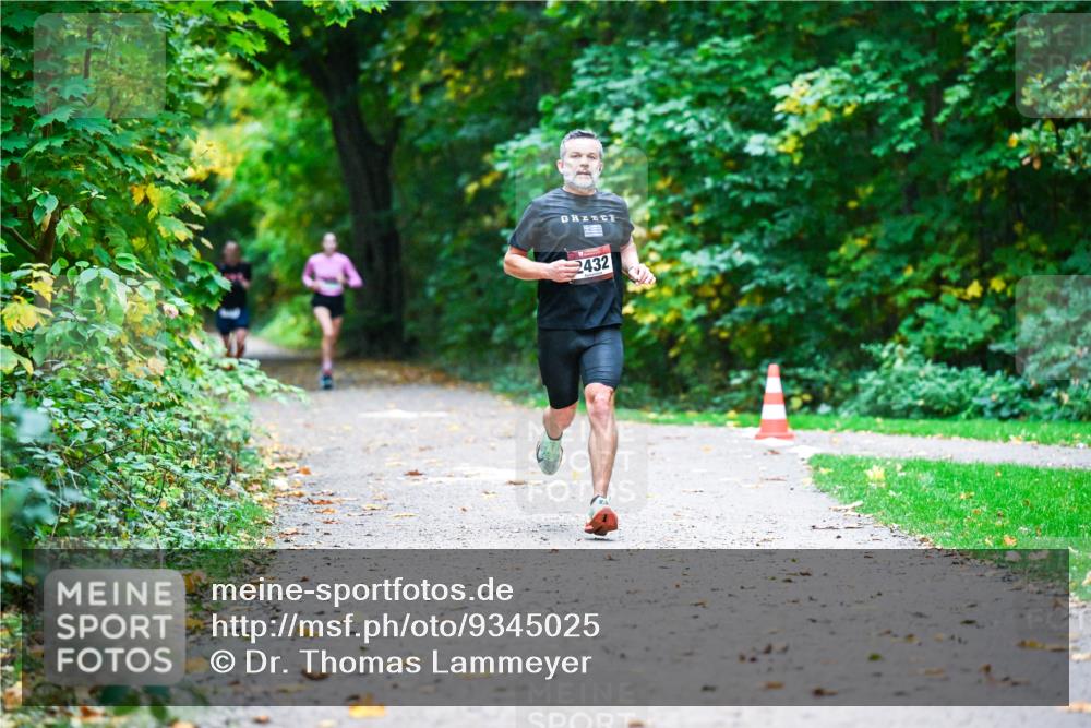 12.10.2025 - Bramfelder Halbmarathon 2025 Dr. Thomas Lammeyer http://msf.ph/oto/9345025 12.10.2025 10:13:44 Laufen 2432 meine-sportfotos.de