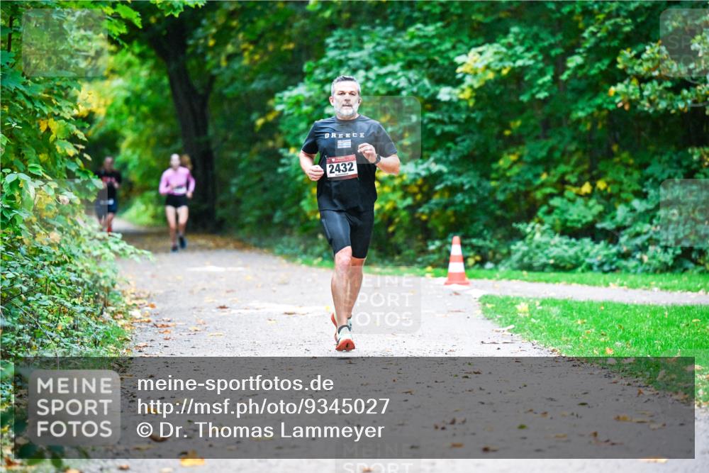 12.10.2025 - Bramfelder Halbmarathon 2025 Dr. Thomas Lammeyer http://msf.ph/oto/9345027 12.10.2025 10:13:44 Laufen 2432 meine-sportfotos.de